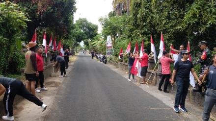 Pemasangan bendera dalam rangka menyemarakan HUT RI-79